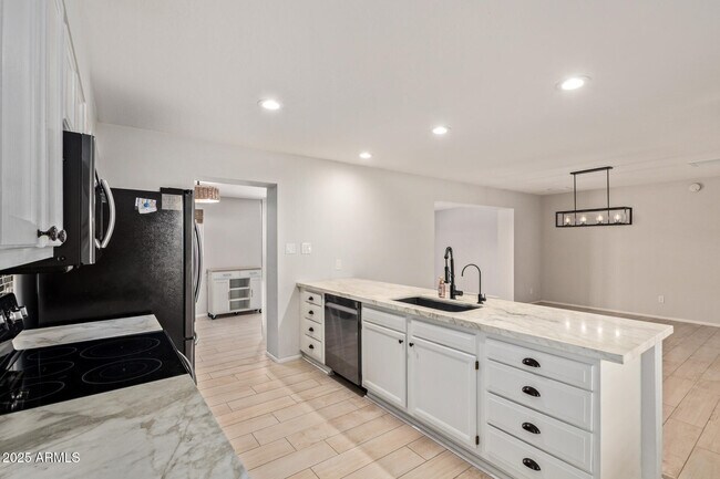 Foto del edificio - 627 W 16th St