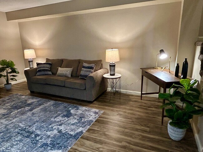 Foto del edificio - 917 Davis Blvd