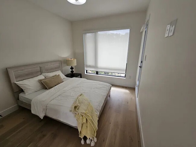 Building Photo - 2 Holmstead Av