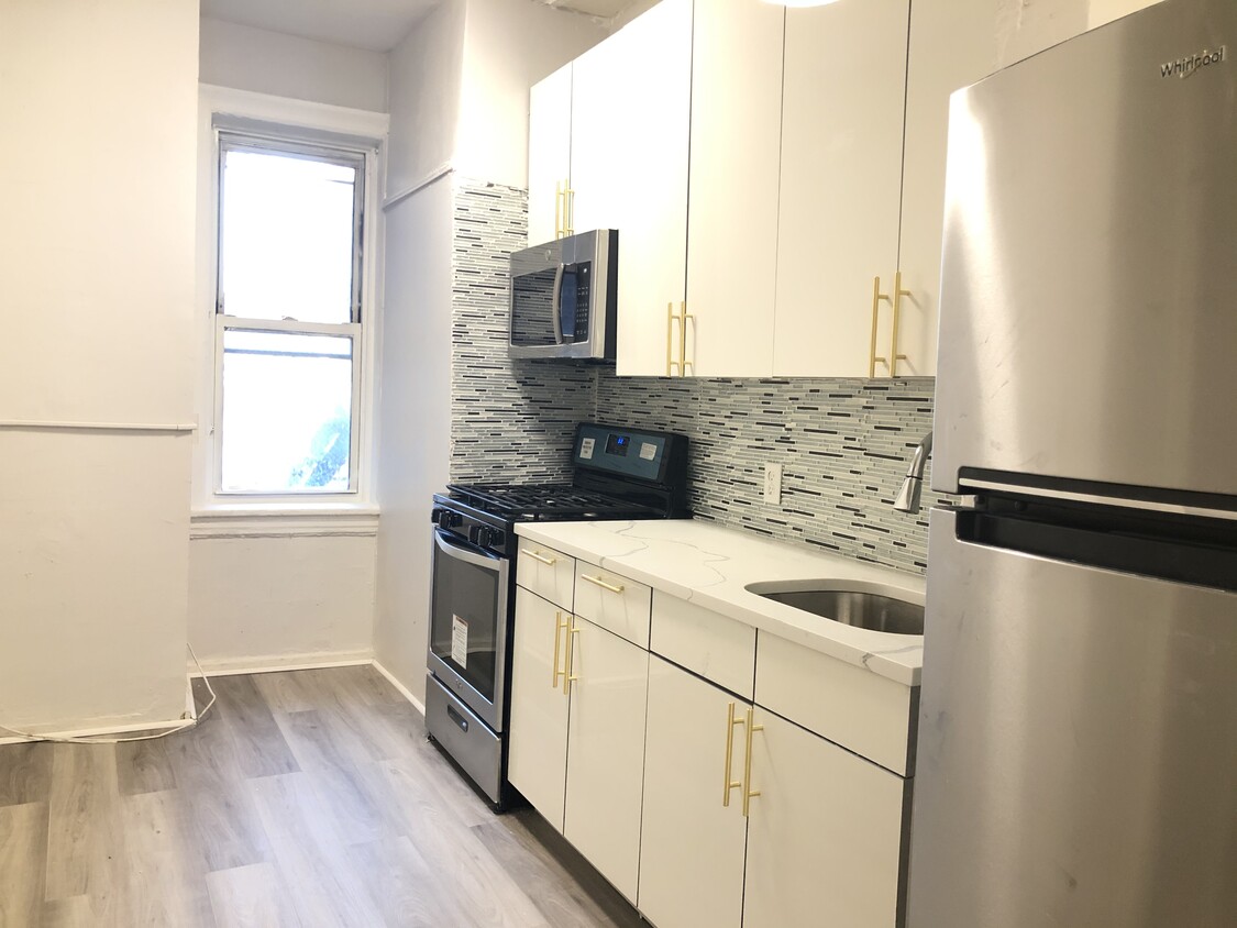 Primary Photo - 630 Bergen Ave