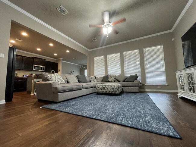 Foto del edificio - 5812 Blackstone Dr