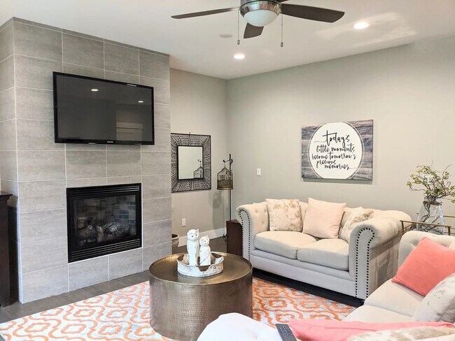Foto del edificio - 5 Bed, 3 Bath Home in Geneva Neighborhood