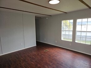 Building Photo - 21186 SE 29th St