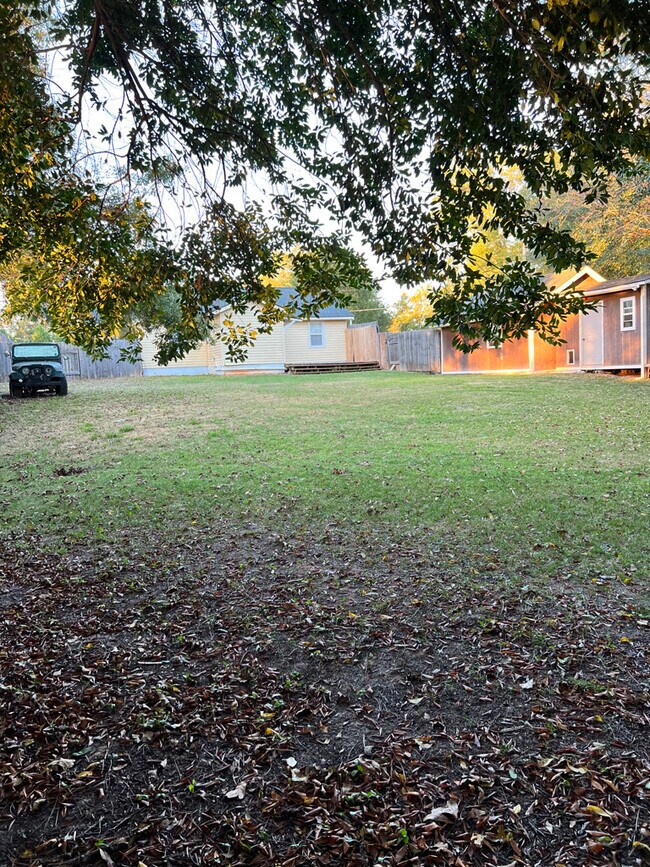 Patio trasero cercado - 346 Orion St