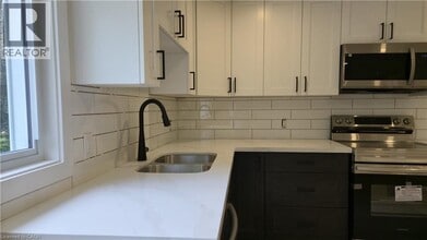 Building Photo - 404 Forest Hill Dr