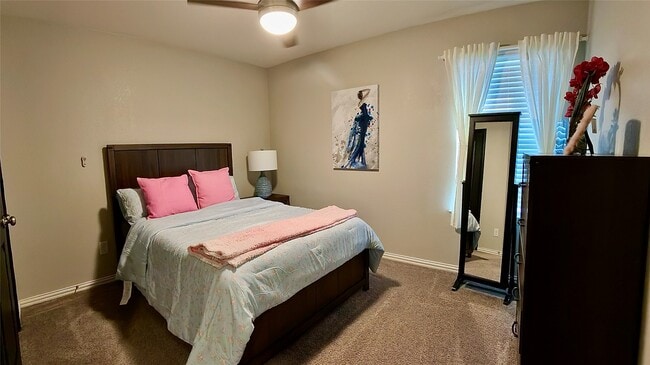 Foto del edificio - 214 Club Crest Ln