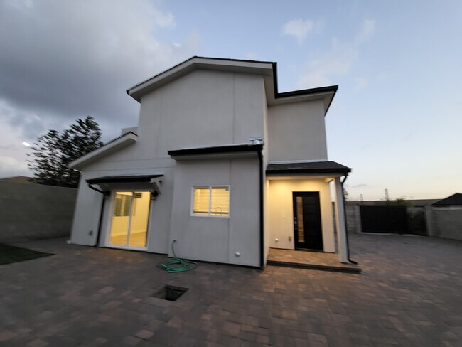 Building Photo - 10941 Nettleton St