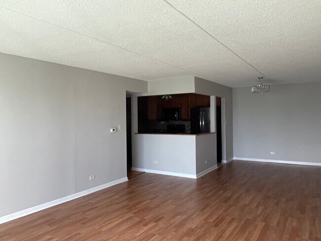 Living/dining - 375 Plum Creek Dr