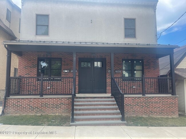 Building Photo - 436 Larch St