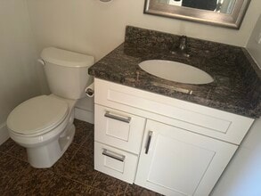 Building Photo - 66 Orchard St