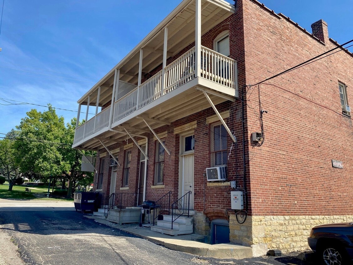 Primary Photo - 134 E 9th St