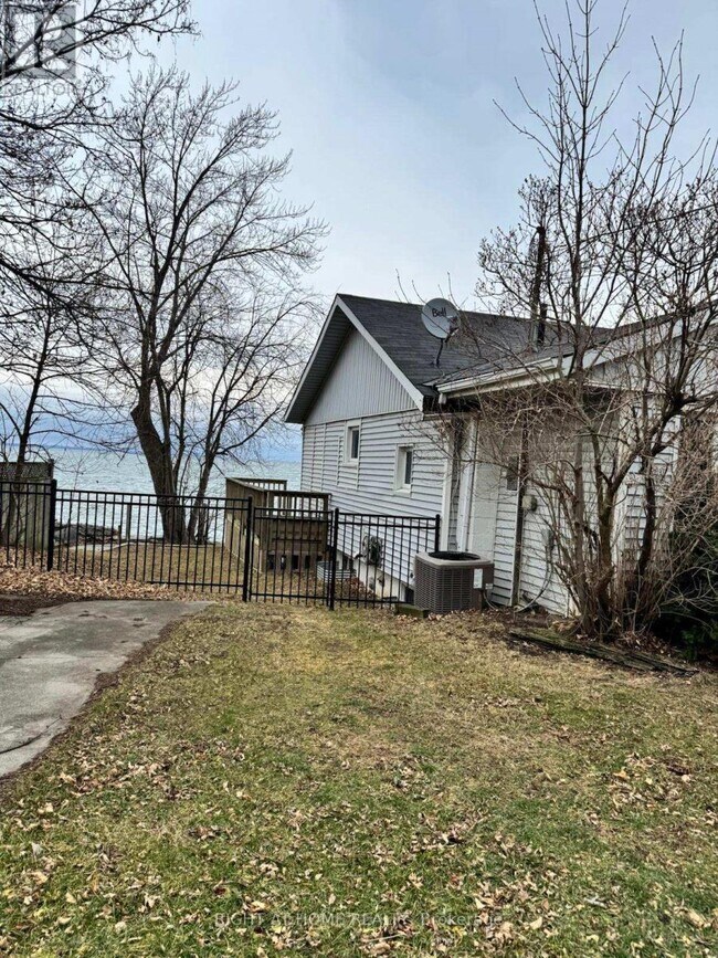 Photo du bâtiment - 18 1/2 LAKESHORE DRIVE