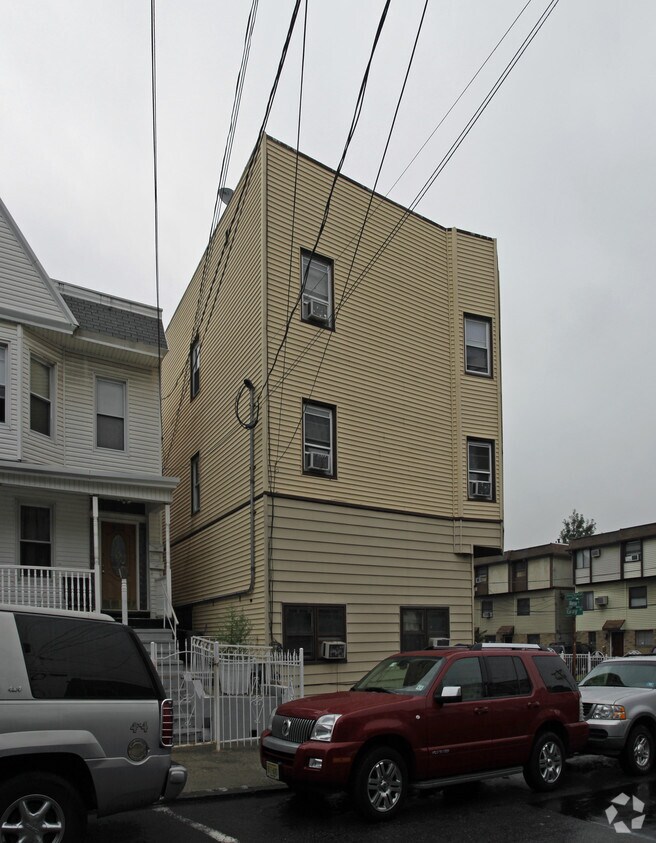 Building Photo - 458-460 Mercer St