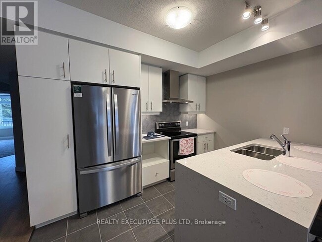 Building Photo - 38 Thatcher Dr