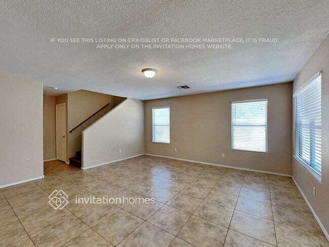 Foto del edificio - 3075 E Santa Rosa Dr