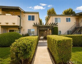 Building Photo - 10636 Woodley Ave
