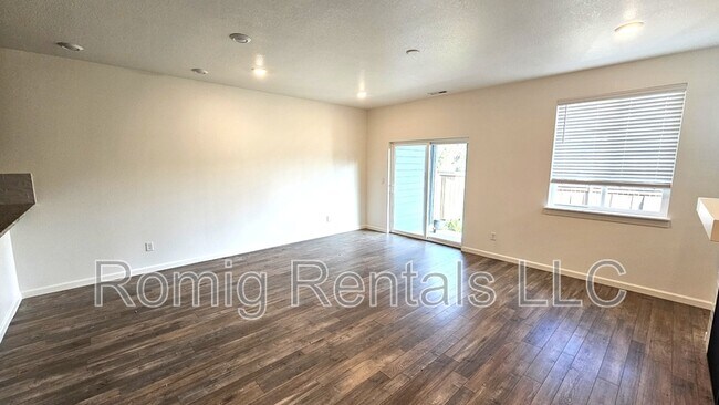 Building Photo - 4206 S Waters Edge Wy