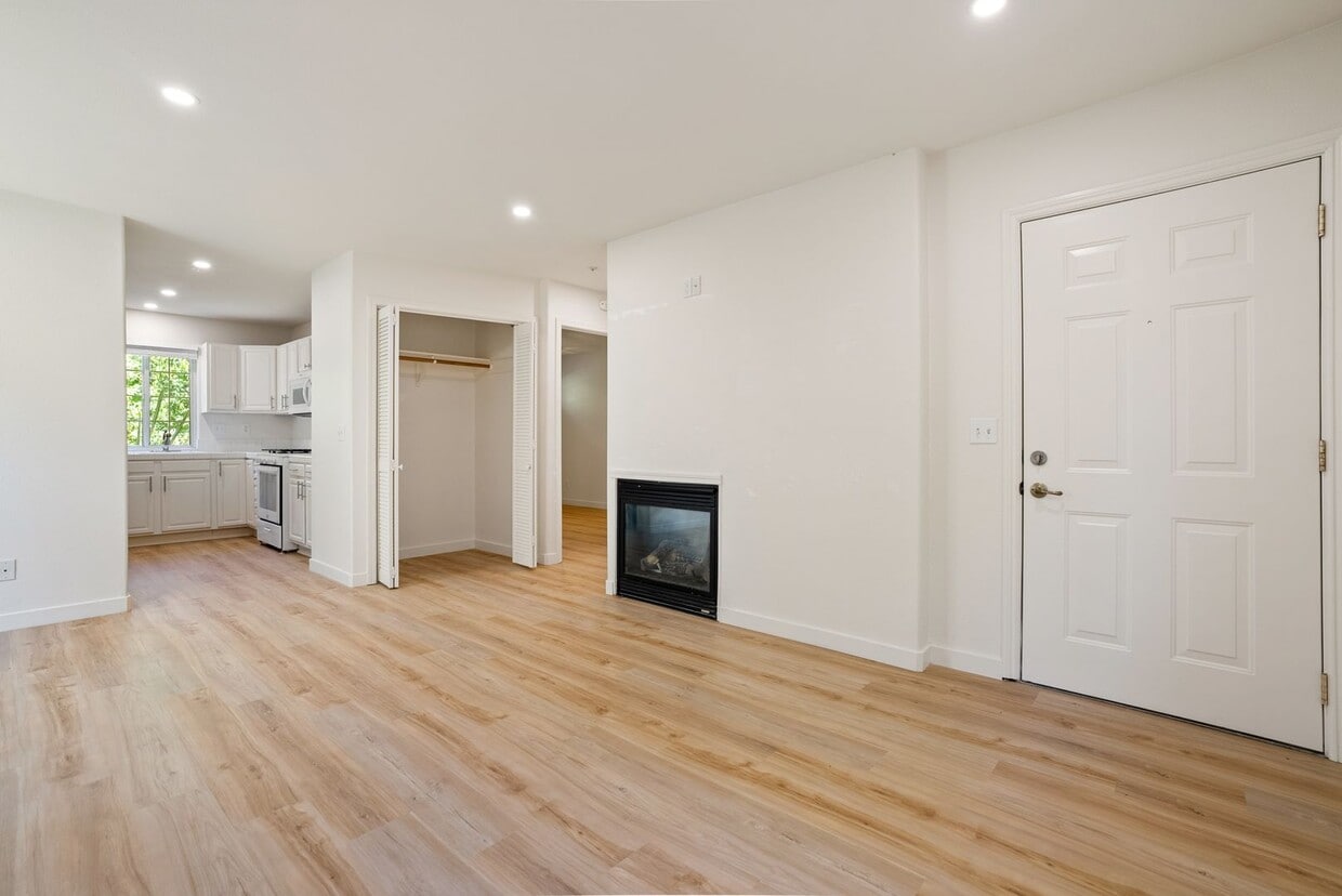 Primary Photo - 1 BD / 1 BA Pet Friendly Newly Renovated A...