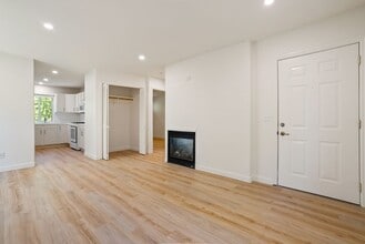 Building Photo - 3392 Rockview Pl