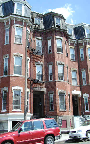 Primary Photo - 134 Warren St