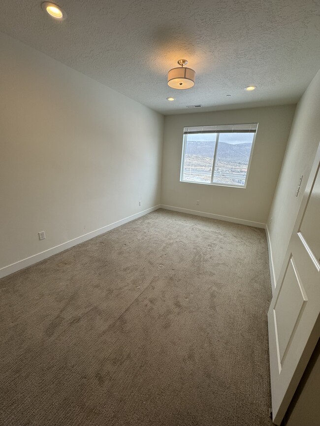 Building Photo - 3220 Quarry Springs Dr