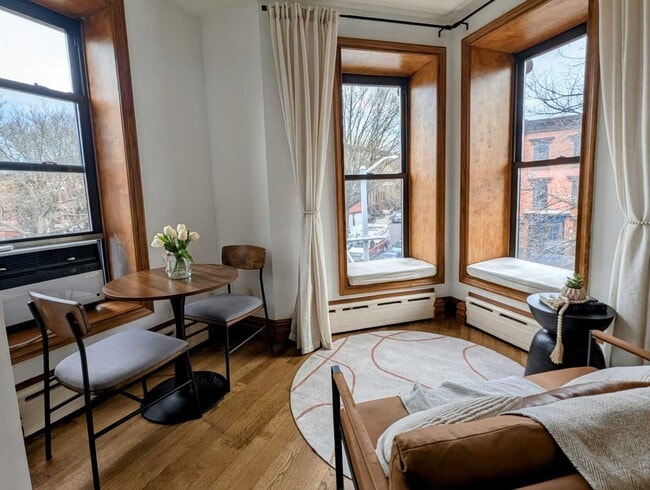 Building Photo - 378 6th Ave