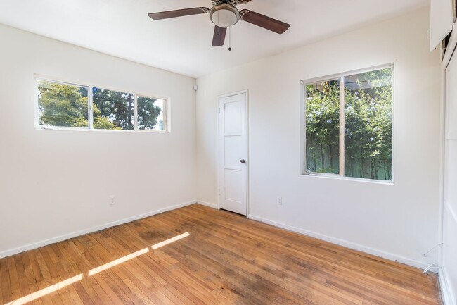 Foto del edificio - Charming 1 Bedroom Unit!! Must See!