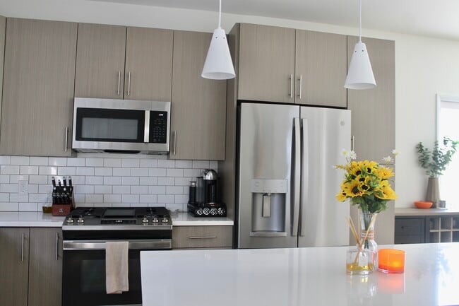 Building Photo - 1889 W 54th St