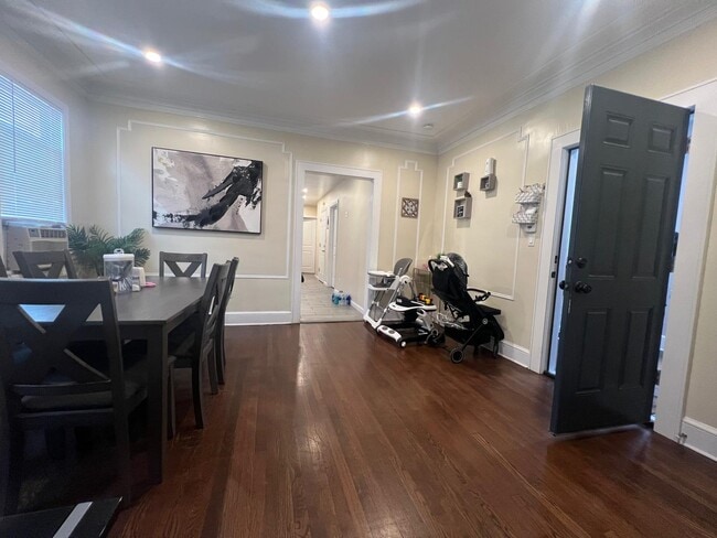 Building Photo - 12 Newcomb Pl