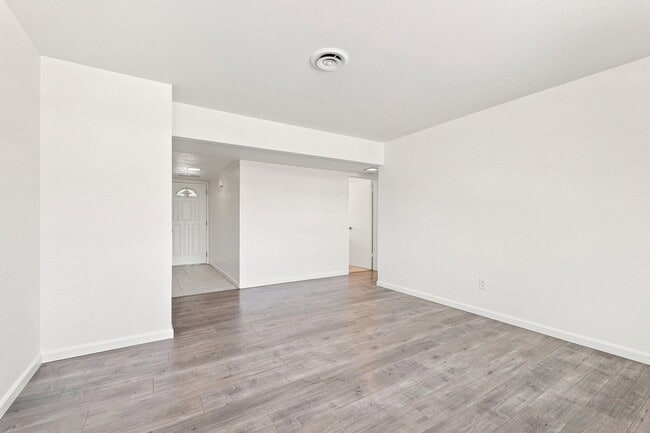 Building Photo - 6285 Edgewood Way