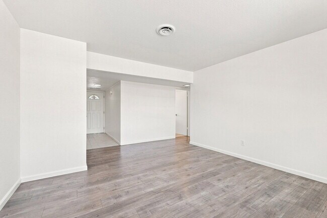 Foto del edificio - 6285 Edgewood Way