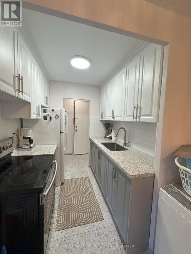 Photo du bâtiment - 915-915 Midland Ave