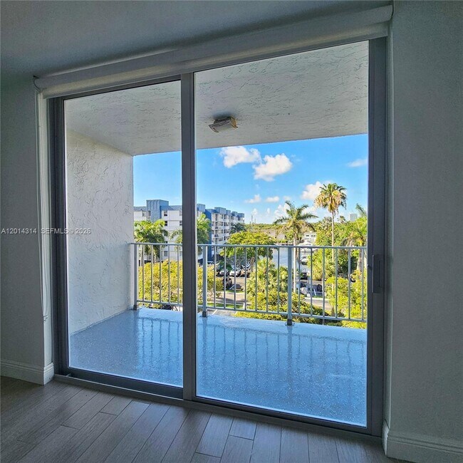 Foto del edificio - 16546 NE 26th Ave