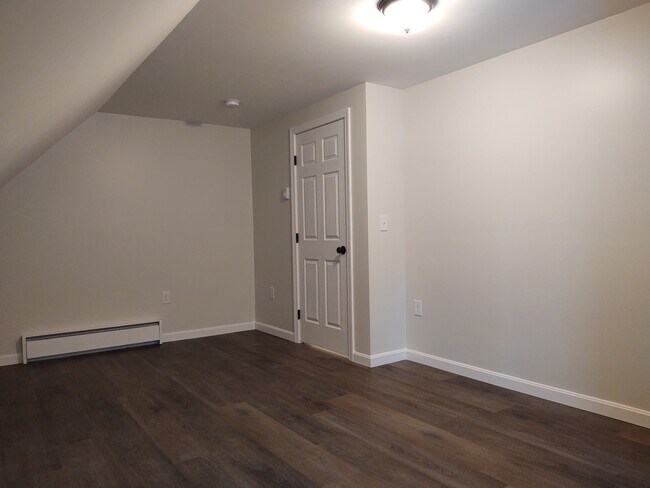 BDRM 1 - 31 Woodlawn Ave