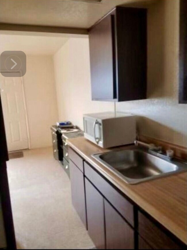 Building Photo - 1587 Sierra Vista Dr