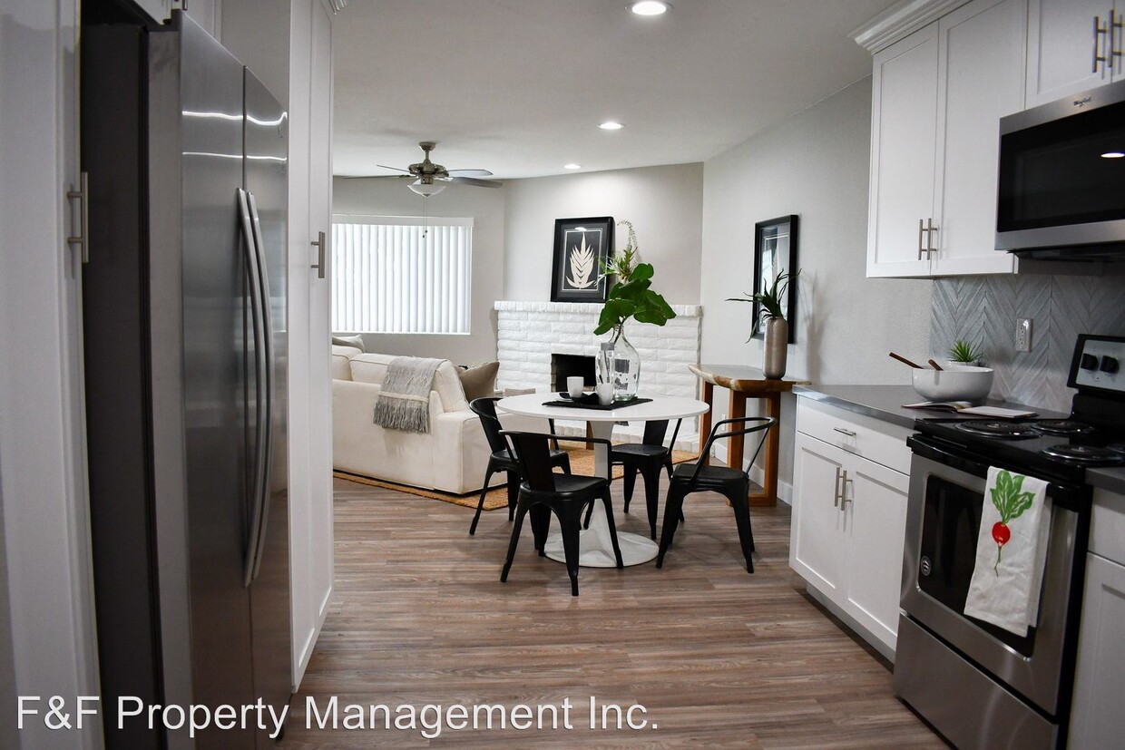 Foto principal - 302-338 E Fallbrook St