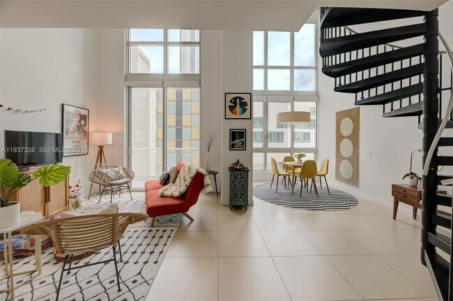 Building Photo - 300 S Biscayne Blvd