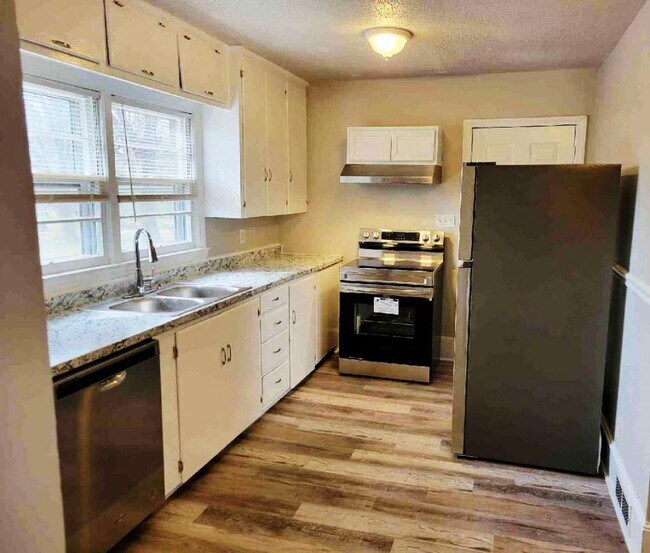 Building Photo - 5405 Hilltop Cir
