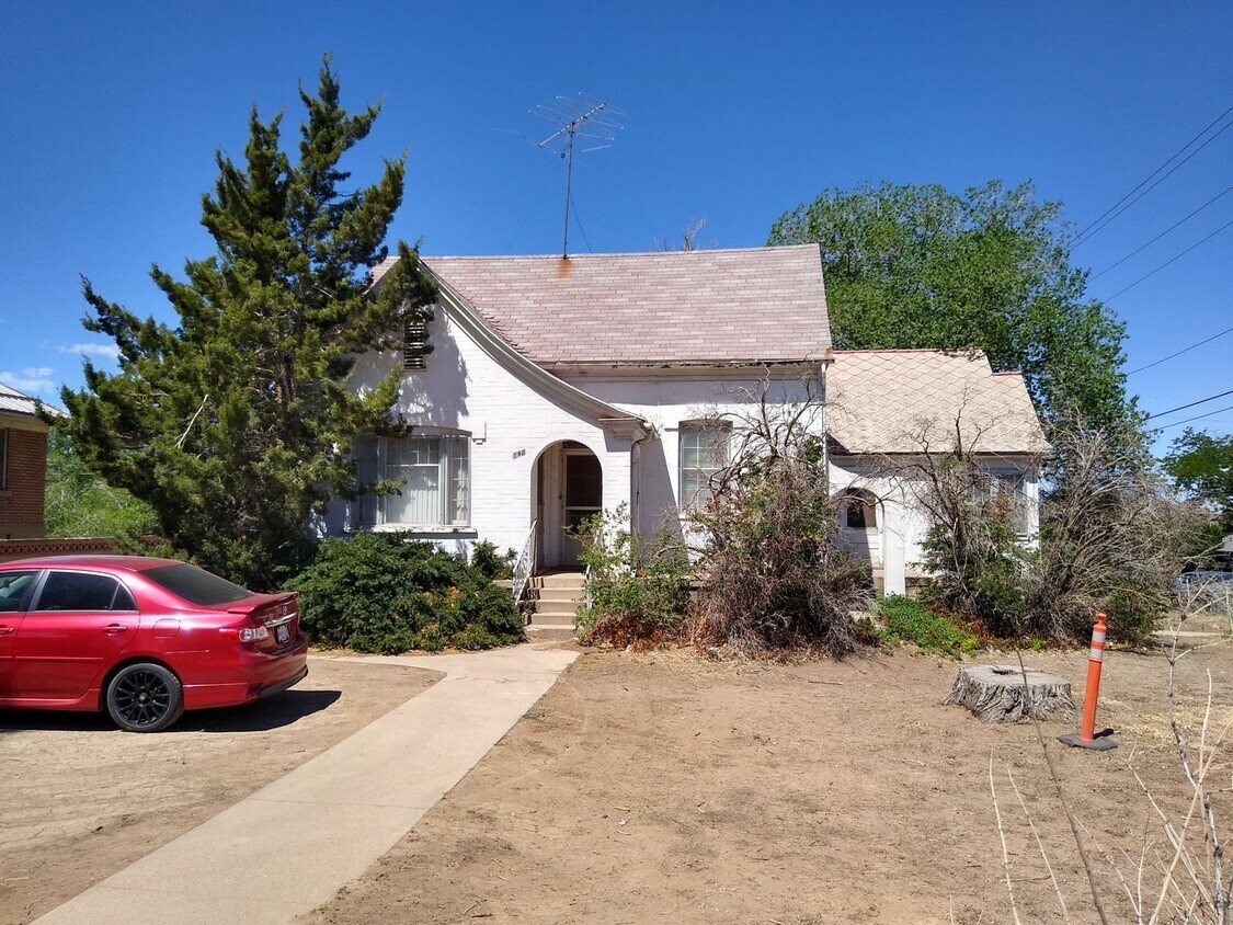 Foto principal - 6 Bedroom, 3 Bath House Very Close to SUU