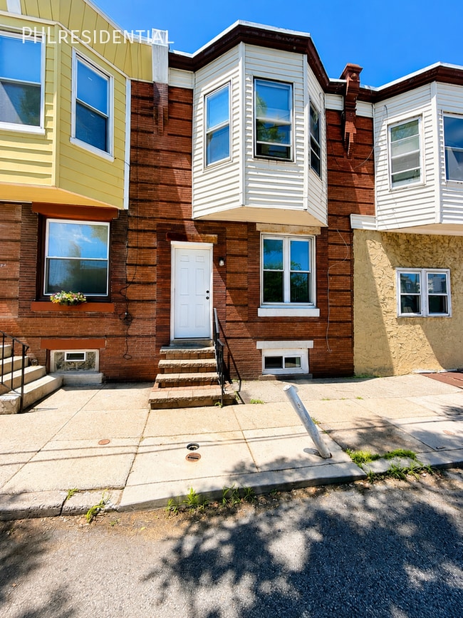 Building Photo - 2203 Yelland St