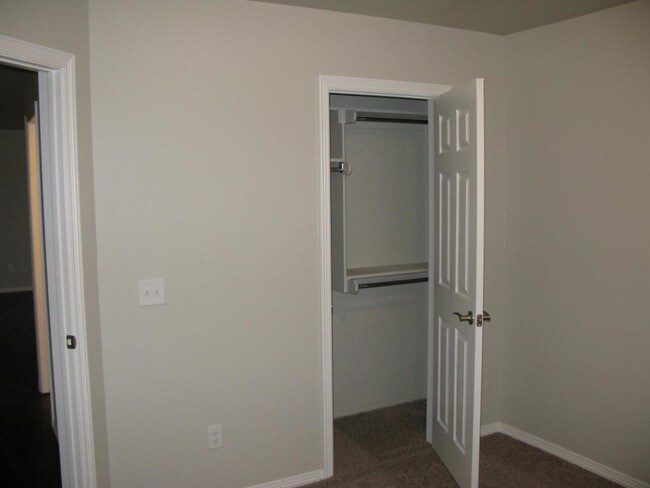 Foto del edificio - 11709 Surrey Hills Blvd, Yukon, OK 73099