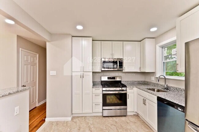 Building Photo - 8107 Daniel Dr