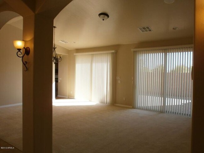 Foto del edificio - Beautiful & spacious 4bdrm 4 bth home in W...