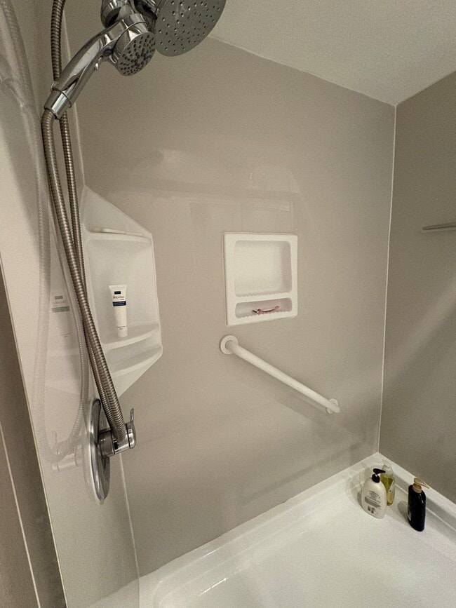 Foto del edificio - 2475 Underwood St