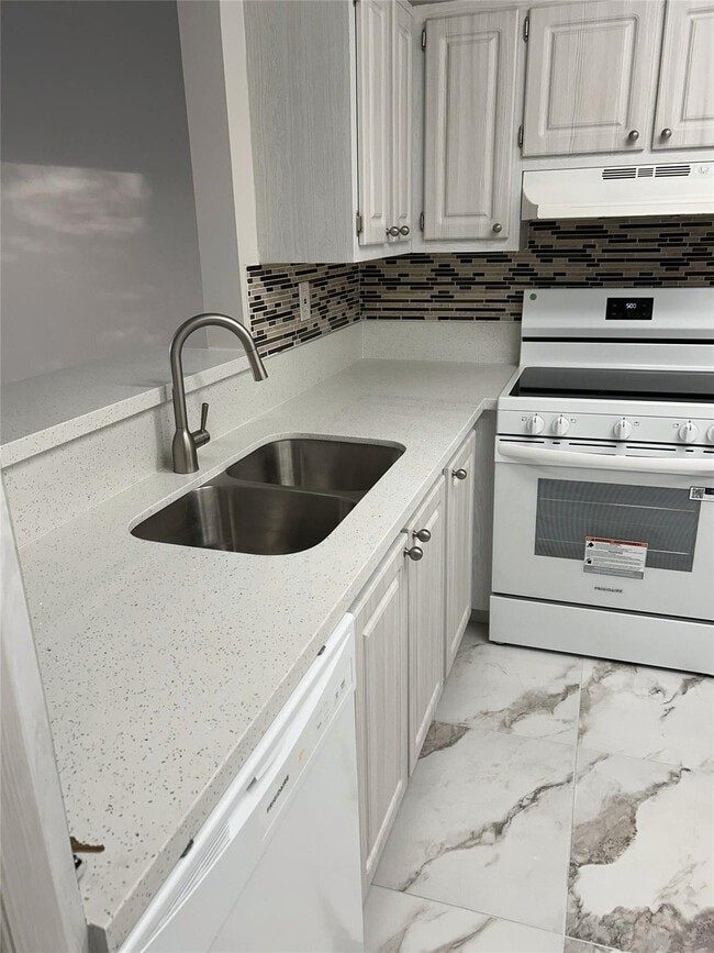 Building Photo - 406 NW 68th Ave