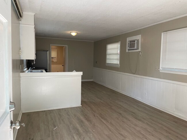 Building Photo - 1392
