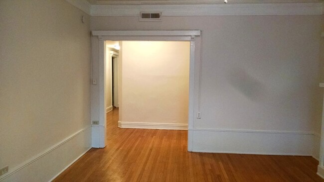 Foto del edificio - 947 E Hyde Park Blvd