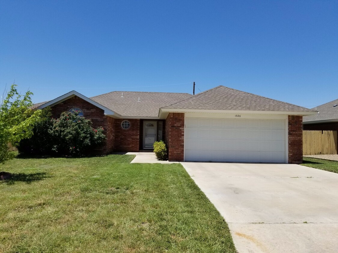 Foto principal - BRICK HOME WITH OPEN FLOOR PLAN