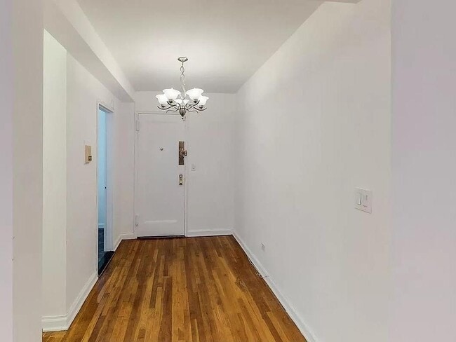 Building Photo - 2104 Holland Ave
