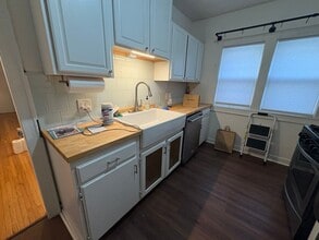 Building Photo - 1067 St Clair Ave